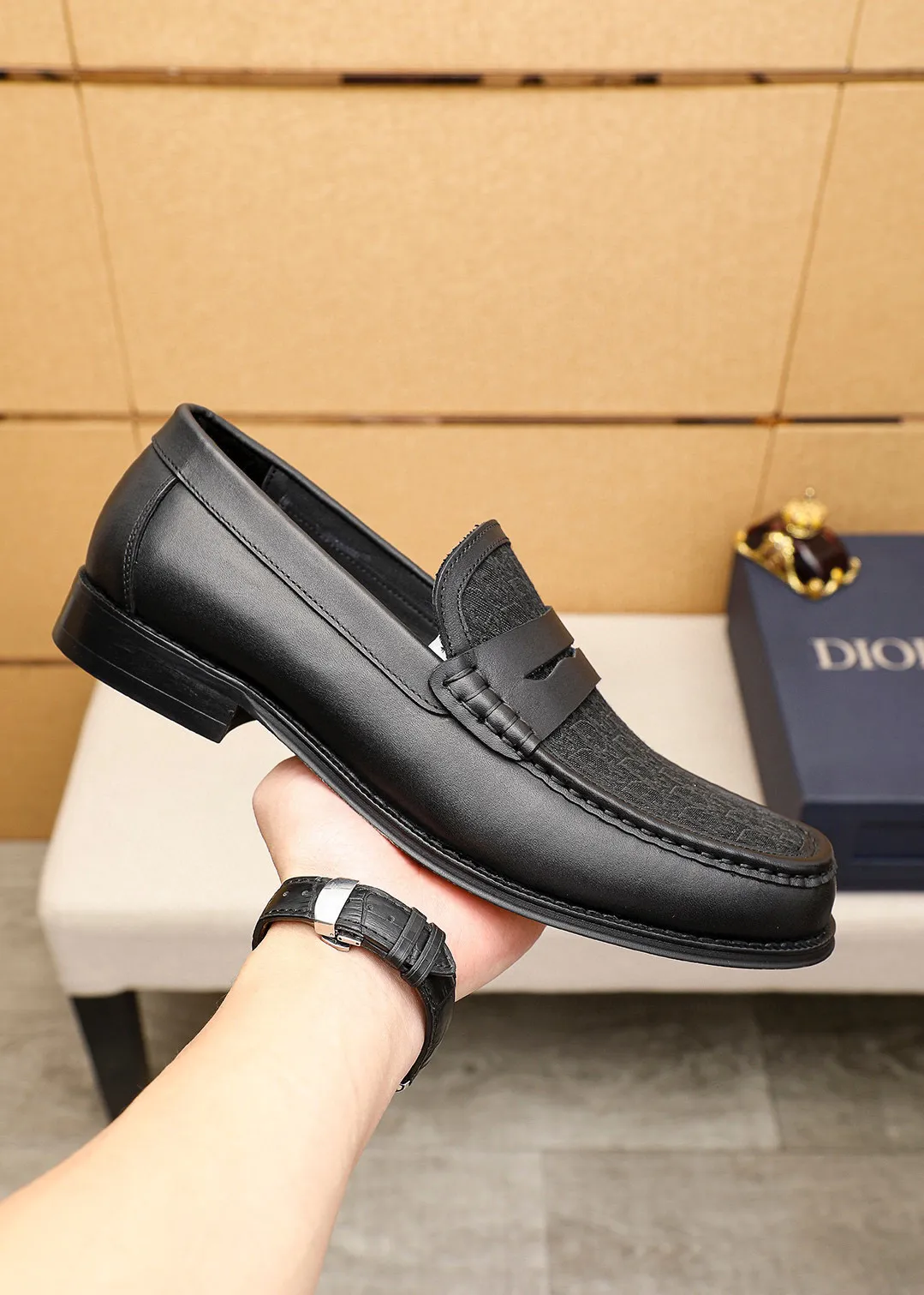 Men's shoes 💰480 💐 Product trademark: Dior "Dior" casual leather shoes Regular size: 39-44 (38.45.46🉑️Customized) Product materials: Selected Italian imported first-layer calfskin upper, imported water-dyed 🐂 cowhide lining. Strong three-dimensional visual effect, original outsole color: 1⃣️color optional